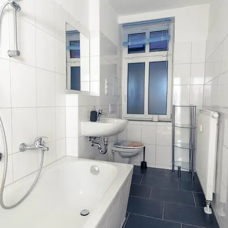 Balkon, Waschmaschine, Tv, Einzelbetten, Nahe Voelkerschlachtsdenkmal * Lipsko